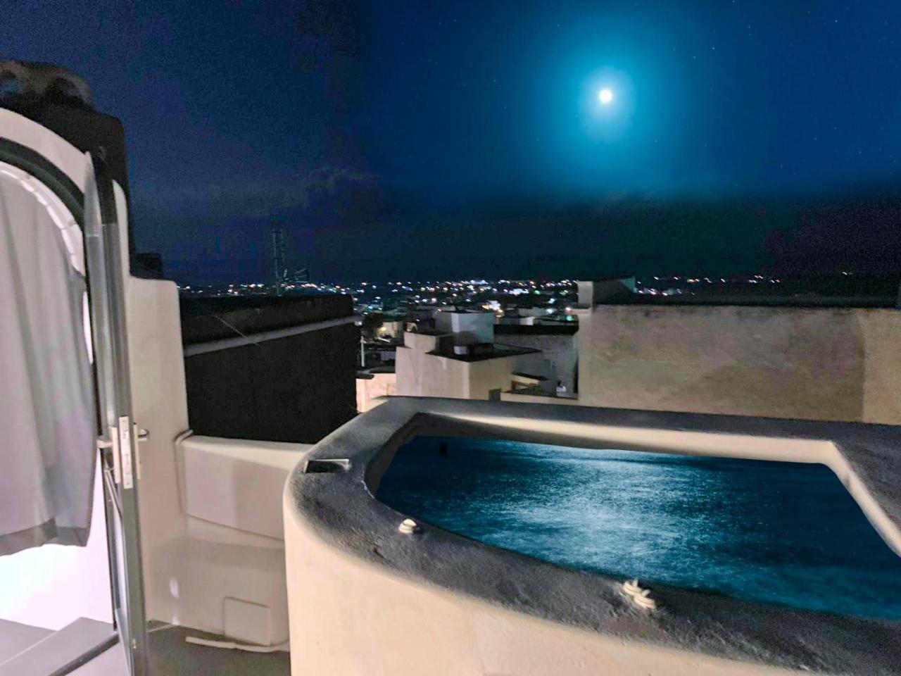 The Luna Suite Εμπορειό Εξωτερικό φωτογραφία